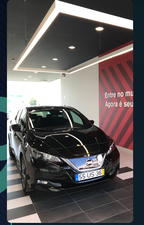 Nissan Leaf num stand automóvel